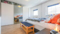 Schlafzimmer mit Zugang Badezimmer