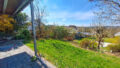Blick von der Terrasse in den Garten
