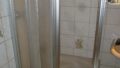 Badezimmer mit Dusche