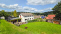 Blick vom Garten zum Haus