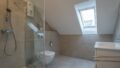 Modernes Bad mit Dusche