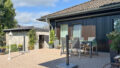 Südterrasse und Garagengebäude