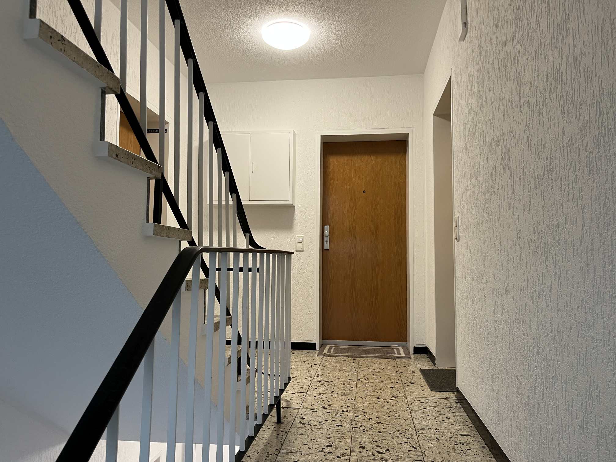 Blick ins gepflegte Treppenhaus