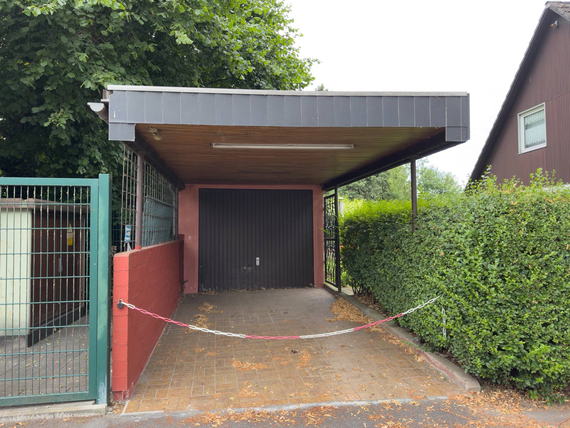 Garage / Carport