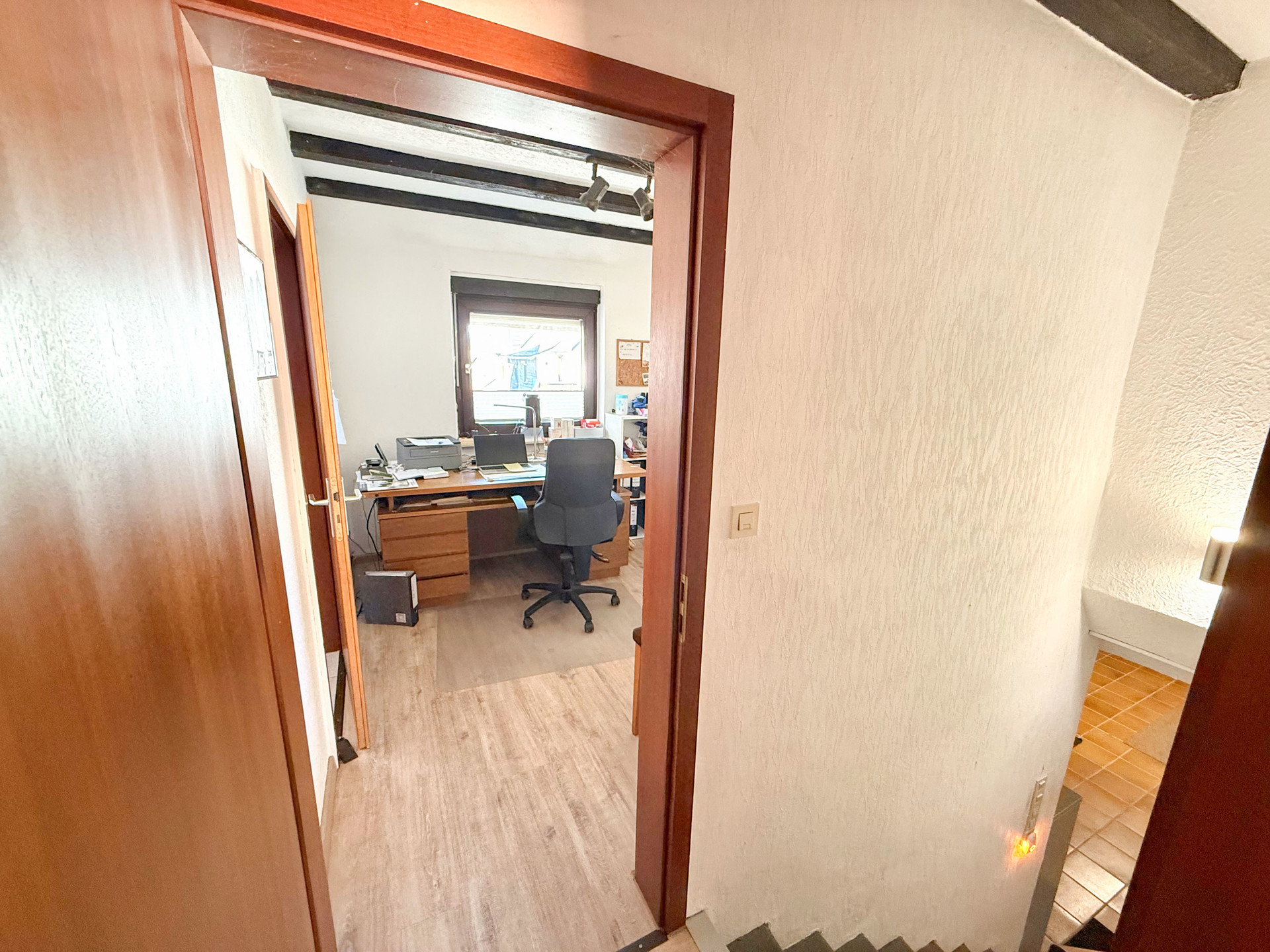 EG Büro (Abgang zum Ladenlokal)