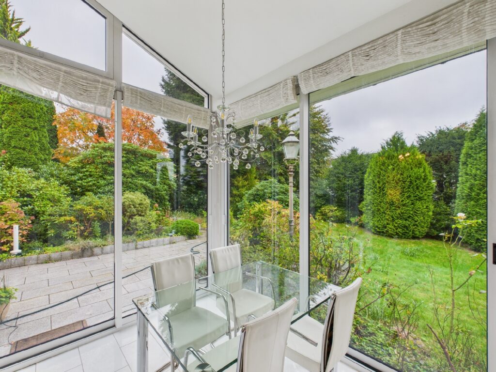 Wintergarten mit Blick ins Grüne