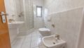 OG: Tageslichtbad mit Dusche