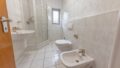 OG: Tageslichtbad mit Dusche