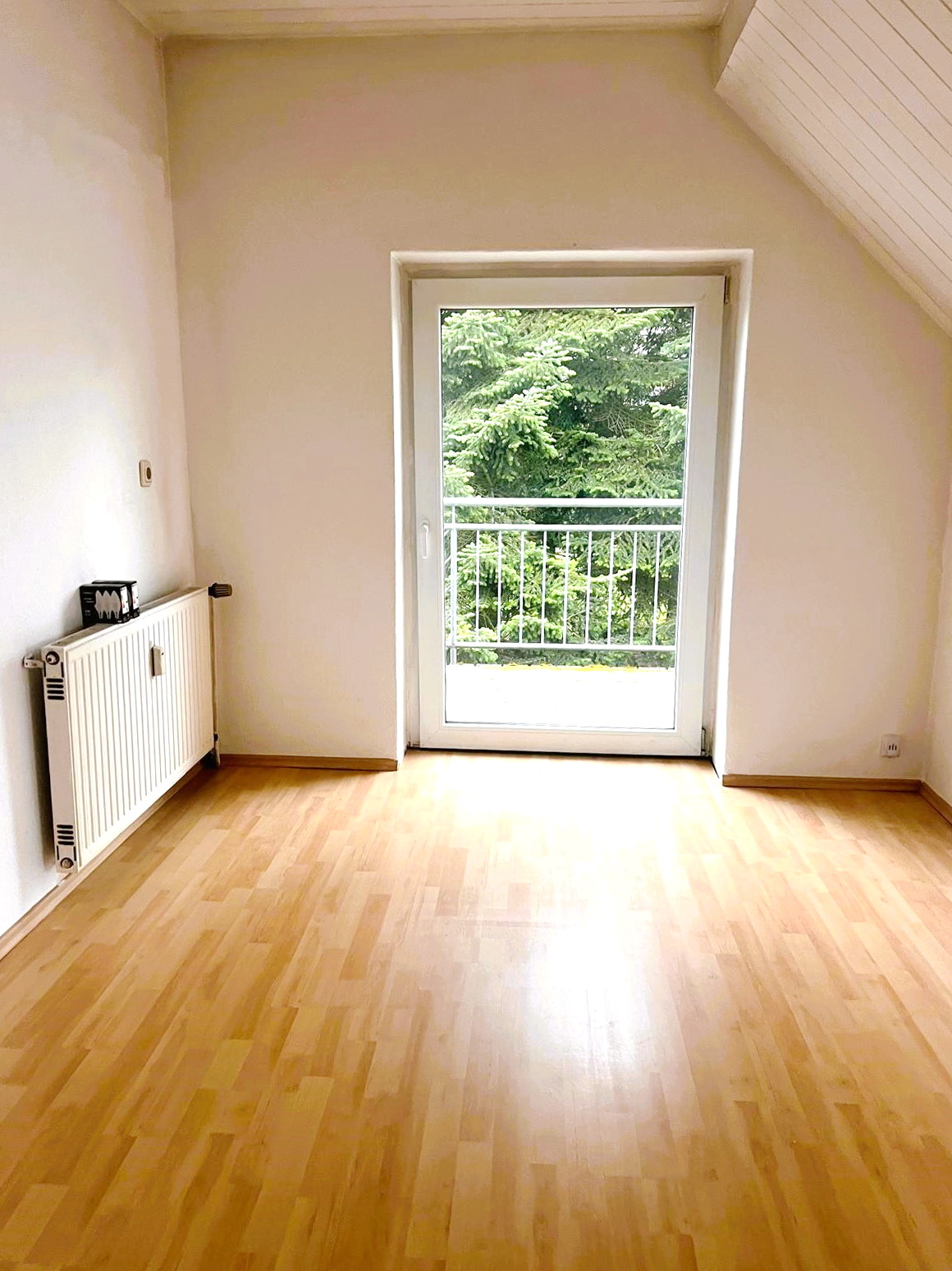 Essbereich mit Zugang zum Balkon