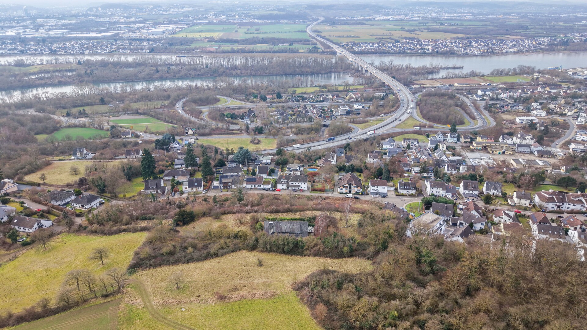 Hausansicht mit Ausblick