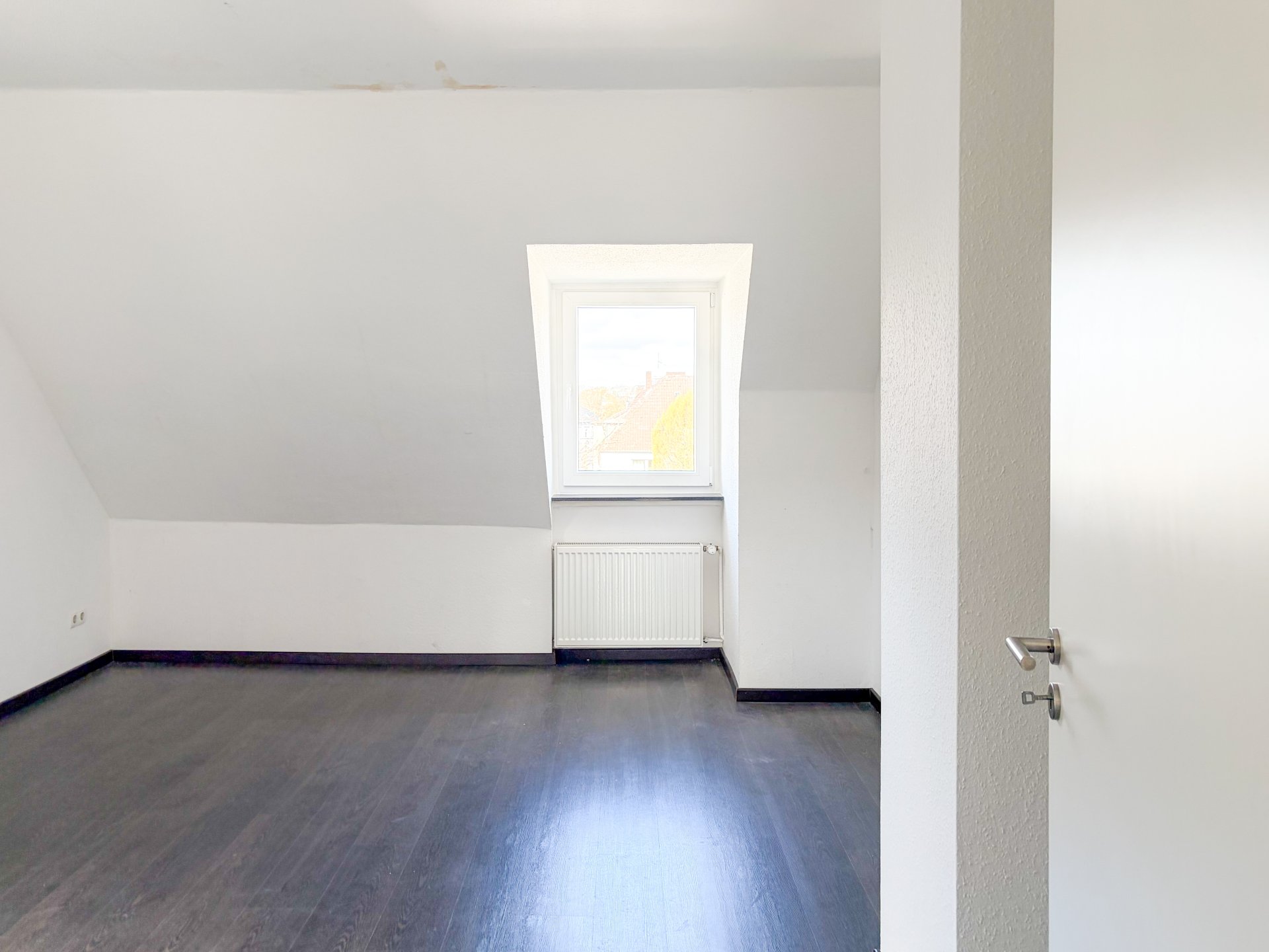 lichtdurchflutetes Schlafzimmer