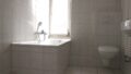 ...mit Wannenbad dahinter