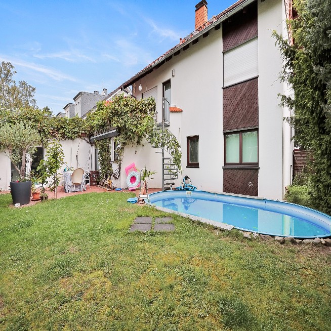 Garten mit Pool
