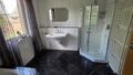 Hauptbad mit Dusche und...