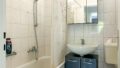 Badezimmer mit Duschwanne