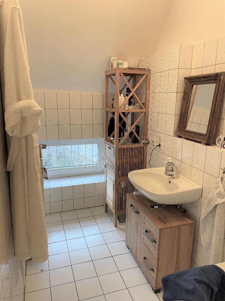 Wannenbad mit Fenster