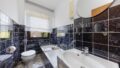 Badezimmer mit Tageslicht