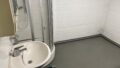 Hauswirtschaftsraum mit Dusche