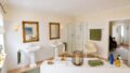 Badewanne und Dusche