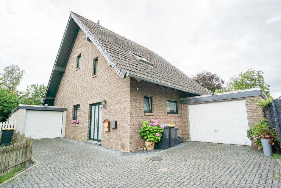 Xanten: EFH mit 2 Garagen