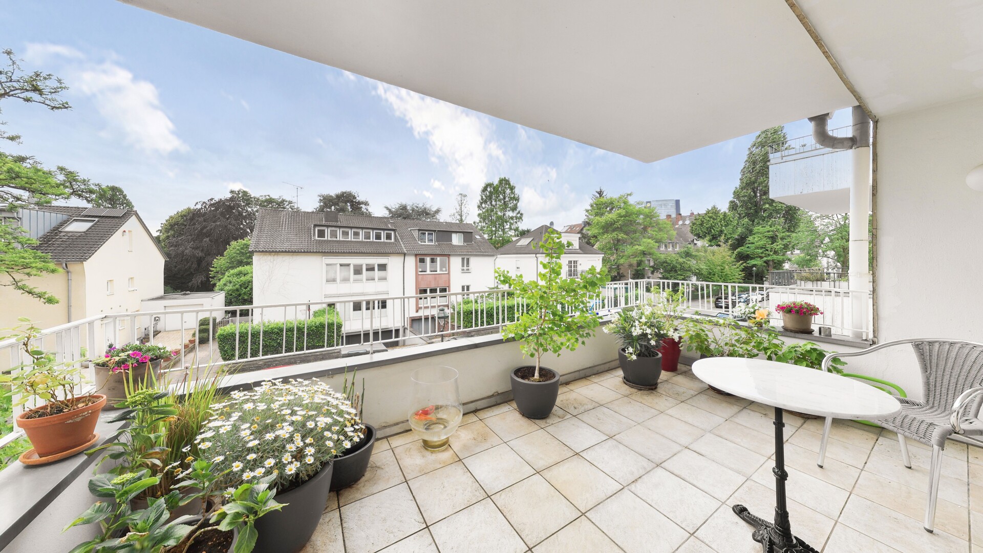 Balkon Straßenseite