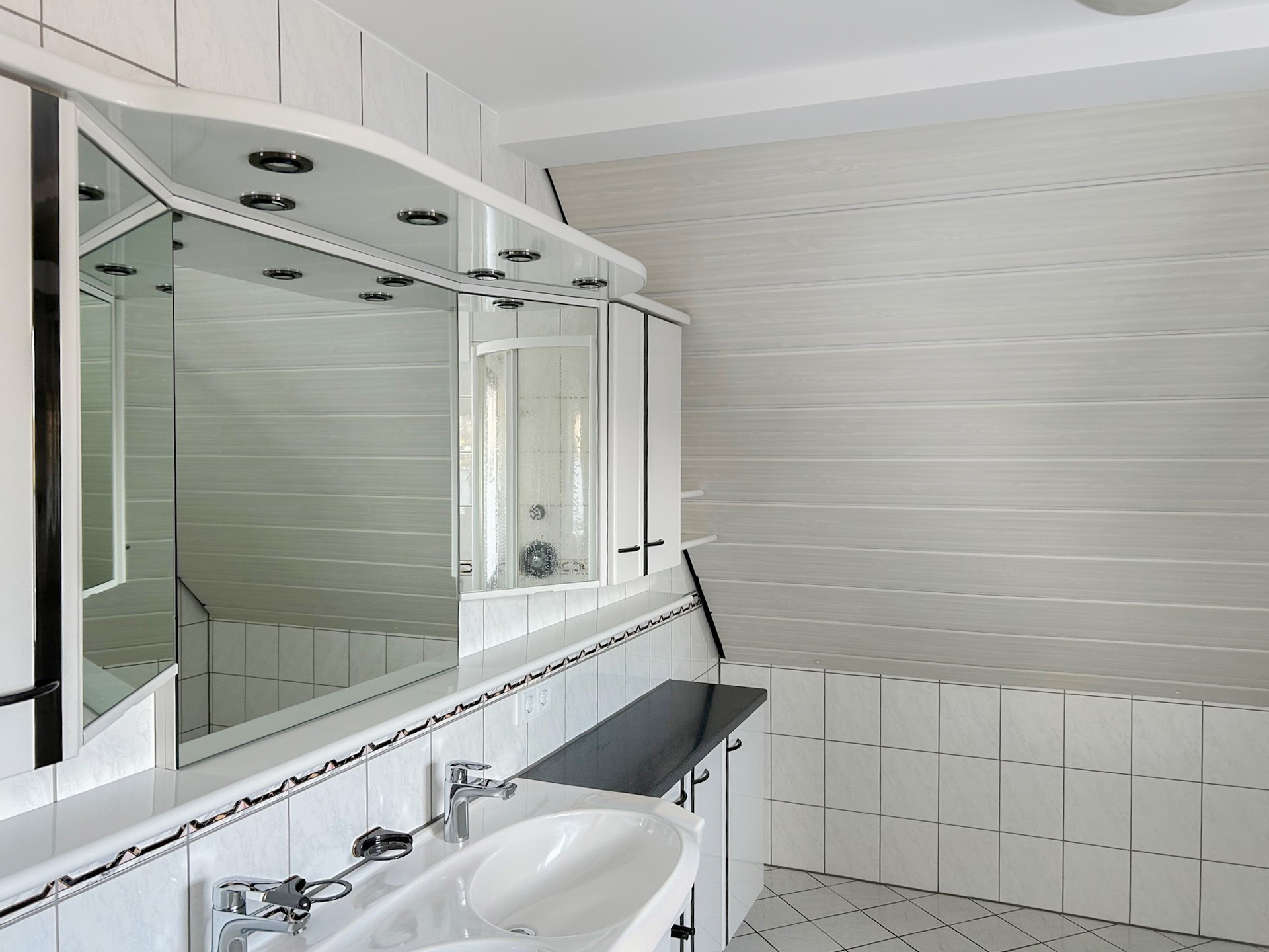 Badezimmer DG
