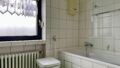 Bad mit Wanne (OG)