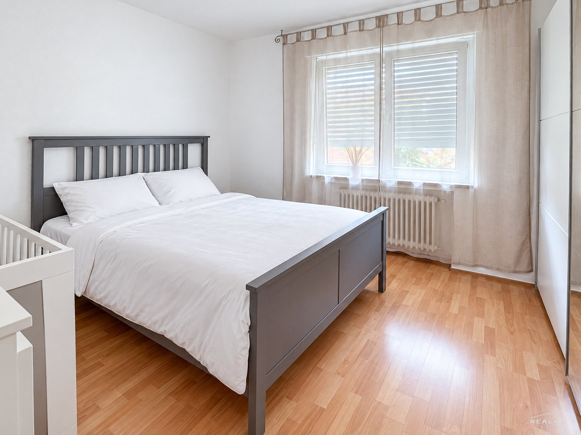 Schlafzimmer 2. OG Links
