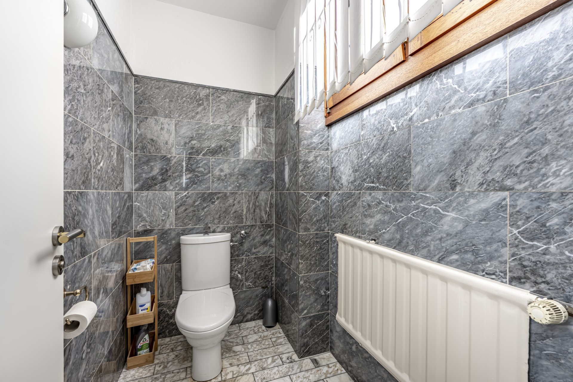 separates WC