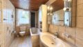 Badezimmer im Erdgeschoss