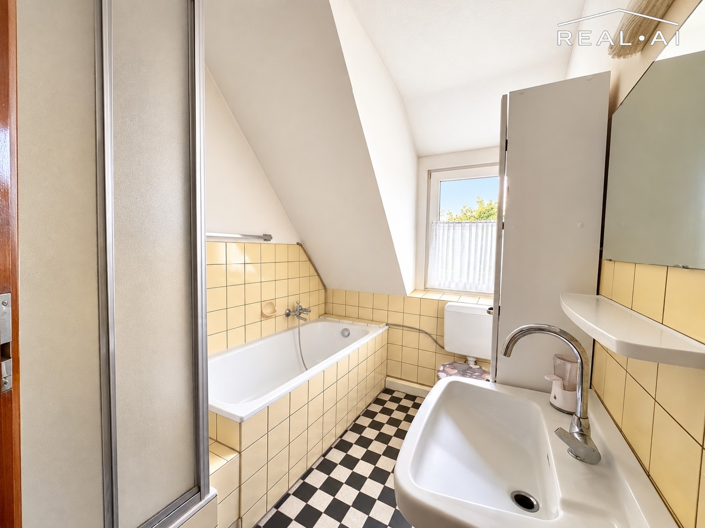 Badezimmer im Dachgeschoss